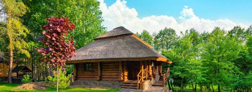 Ucieczka do natury: jak maksymalnie wykorzystać czas w domku w lesie z sauną i jacuzzi